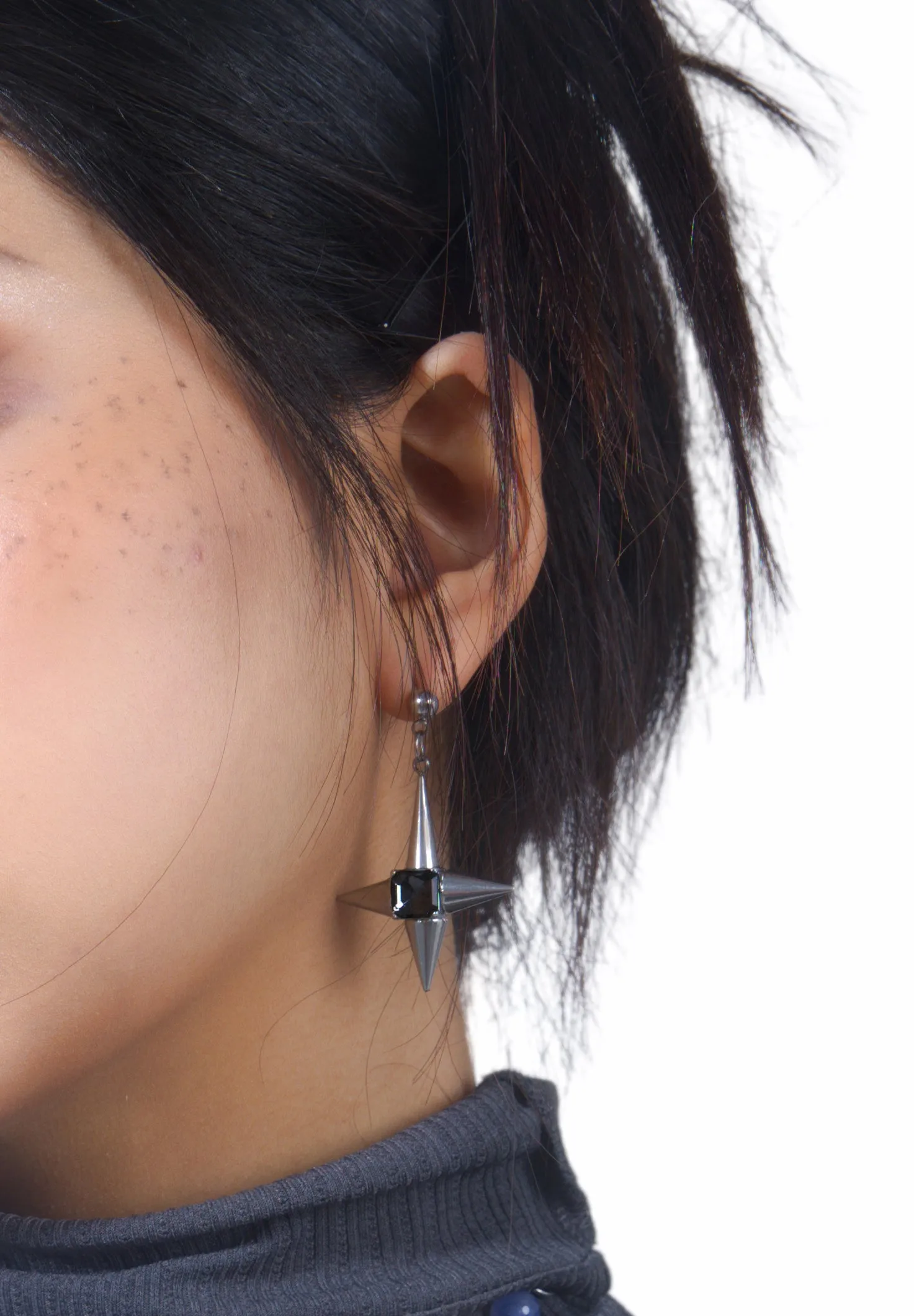 Fervooor Prickly Star black earrings