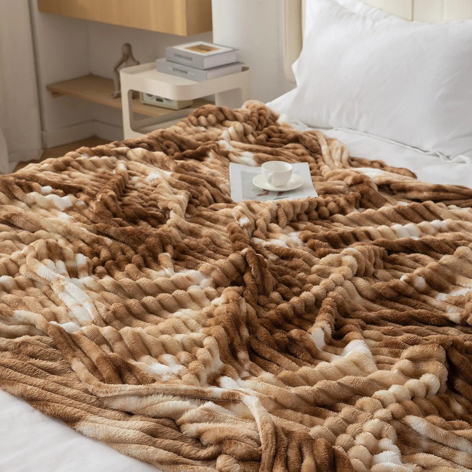 HOKIPO Gradient AC Blanket Double Bed Queen, 200x230 cm / 6.5x7.5 feet, Beige